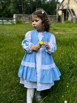 Комплект "Віра" - Сукня з вишитими ластівками та блакитний жупан фото