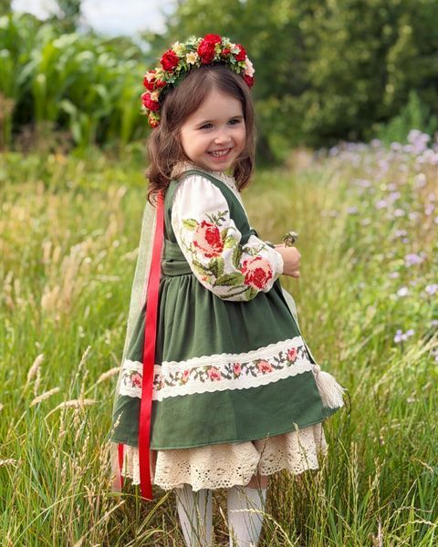 Комплект "Розалія" - Сукня для дівчинки з вишитиими трояндами та зелений жупан фото