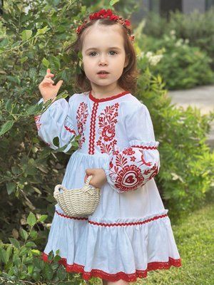 Ліліанна - Вишита сукня для дівчинки в білому кольорі з червоною вишивкою фото