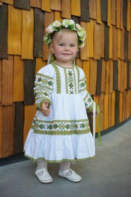 Еліна - Вишита сукня у зеленому кольорі фото